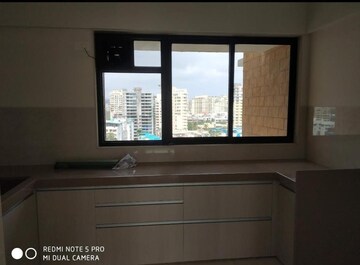 Room in 2 BHK Apartment at Kanakia Hollywood, Versova – for Rent