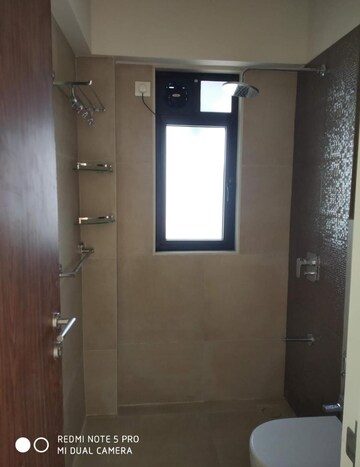 Room in 2 BHK Apartment at Kanakia Hollywood, Versova – for Rent