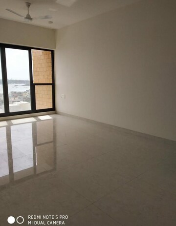Room in 2 BHK Apartment at Kanakia Hollywood, Versova – for Rent