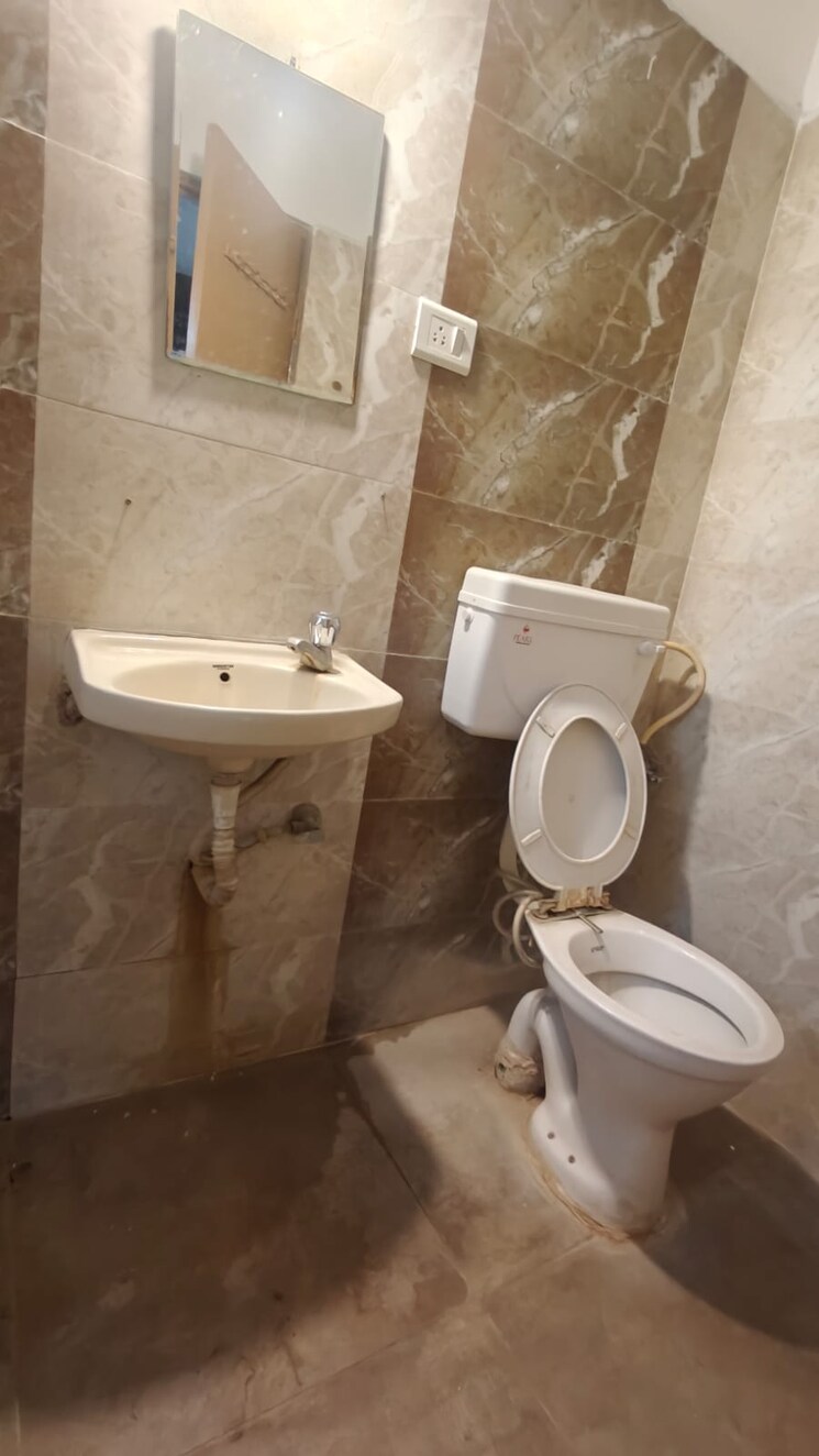 Bathroom, goel-ganga-orchard 2 Bedroom 1050 Sq.Ft. Apartment In Mundhwa Pune 9021198