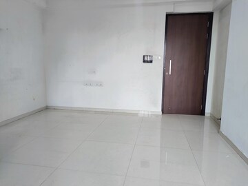 Room in 2 BHK Apartment at Sunteck City Avenue 2, Goregaon West – for Rent