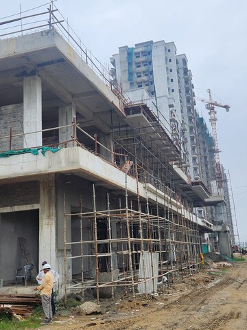  Shop – Exterior View View at Signature Global Signum 37D, Sector 37d - for Sale
