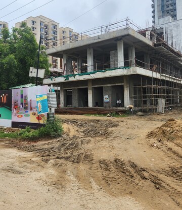  Shop – Exterior View View at Signature Global Signum 37D, Sector 37d - for Sale