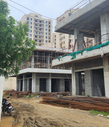  Shop – Exterior View View at Signature Global Signum 37D, Sector 37d - for Sale