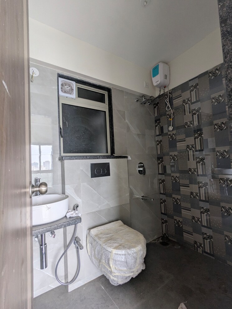 Bathroom, veena-smart-homes 1 Bedroom 393 Sq.Ft. Apartment In Kandivali West Mumbai 9021637