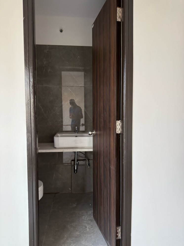 Bathroom, goregaon west 3.5 Bedroom 1400 Sq.Ft. Apartment In Goregaon West Mumbai 9021641