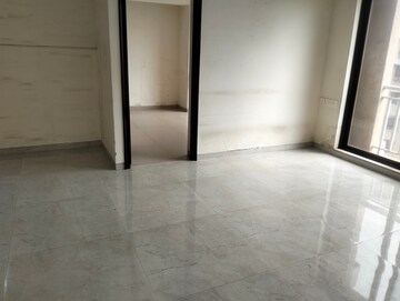 Room in 3.5 BHK Apartment at Harmony Signature Towers, Owale – for Rent