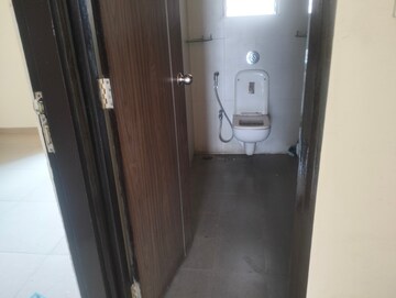 Attached Bathroom in 3.5 BHK Apartment at Harmony Signature Towers, Owale – for Rent