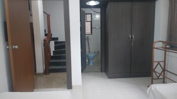 Room in 3 BHK Apartment at Siddharth Estates, Kalyani Nagar – for Rent