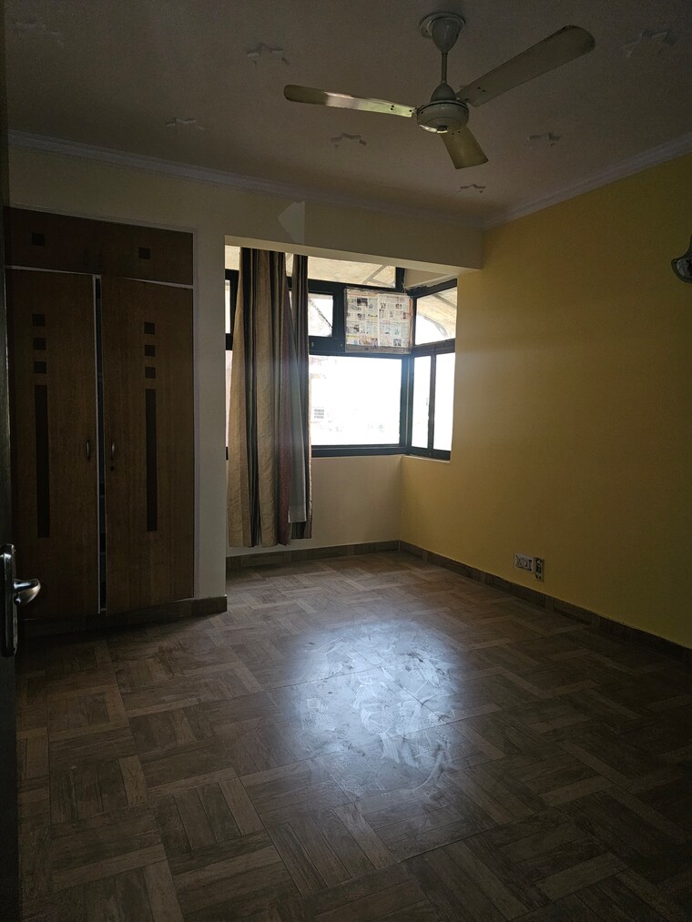 Room, sector 22 dwarka 3 Bedroom 1850 Sq.Ft. Apartment In Sector 22 Dwarka Delhi 9021788