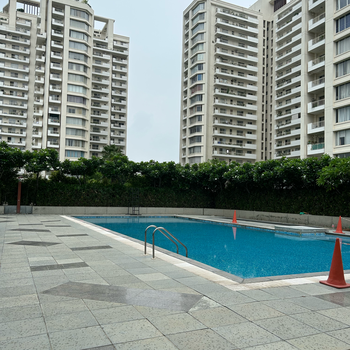 5 BHK + Servant Room,Study Room 5300 Sq.Ft. Apartment in Unitech The Villas