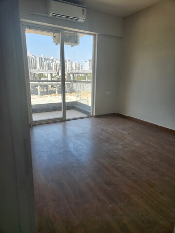 Room in 2 BHK Apartment at Signature Global City, Sector 37d – for Sale