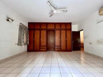 Room in 3 BHK Apartment at Brigade Orchid, Ashok Nagar – for Rent
