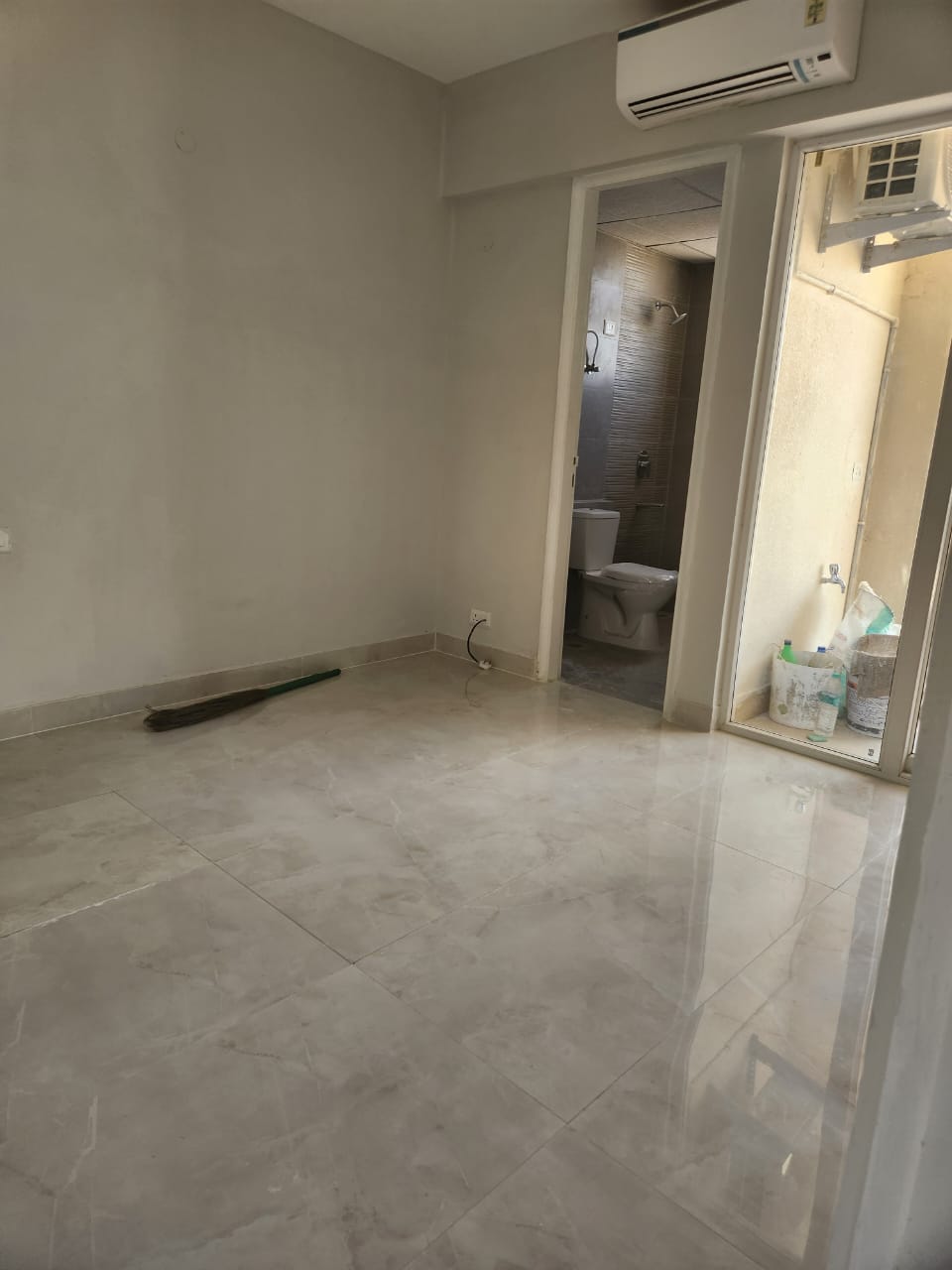 2 BHK Apartment For Sale in Signature Global City