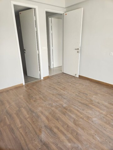 Room in 2 BHK Apartment at Signature Global City, Sector 37d – for Sale