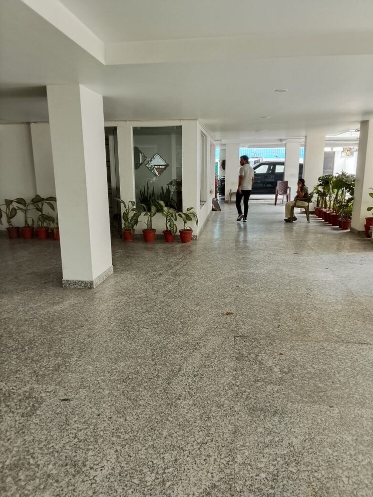  Parking, green park extension 4 Bedroom 400 Sq.Ft. Builder Floor In Green Park Extension Delhi 9021780