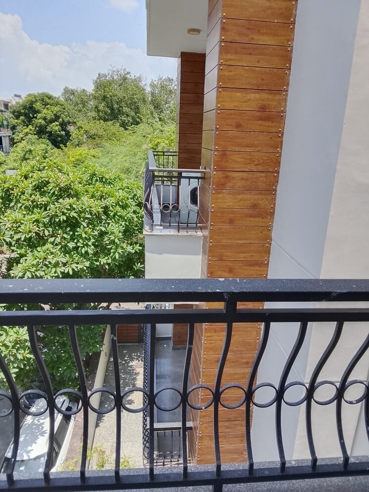 Balcony, green park extension 4 Bedroom 400 Sq.Ft. Builder Floor In Green Park Extension Delhi 9021780
