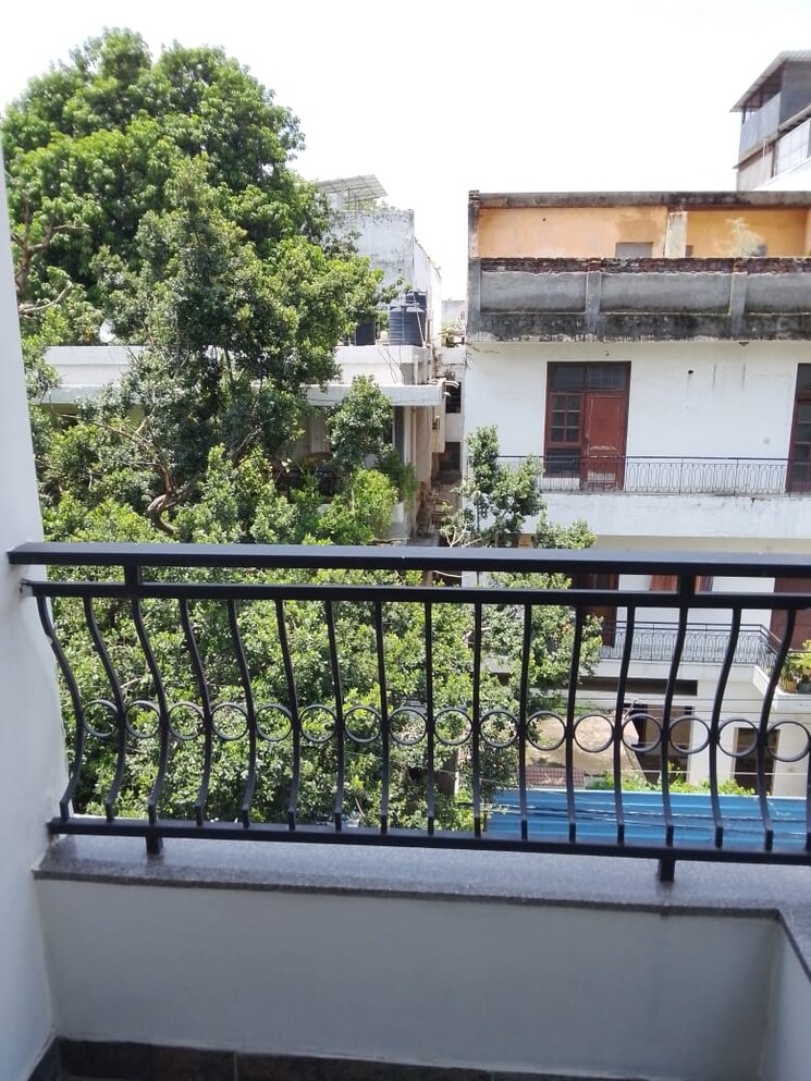 Balcony, green park extension 4 Bedroom 400 Sq.Ft. Builder Floor In Green Park Extension Delhi 9021780