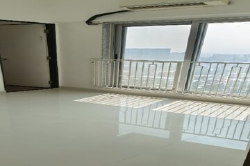 Room in 2 BHK Apartment at Mayfair The View, Vikhroli West – for Rent