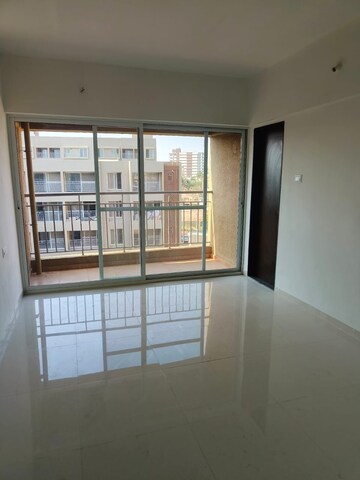 Room in 3 BHK Apartment at Mantra 29 Gold Coast, Tingre Nagar – for Sale