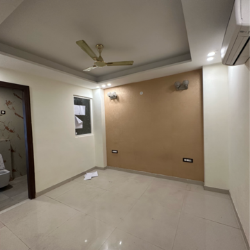 Room in 4 BHK Builder Floor at Ansal Api Versalia 2, Sector 67 – for Rent