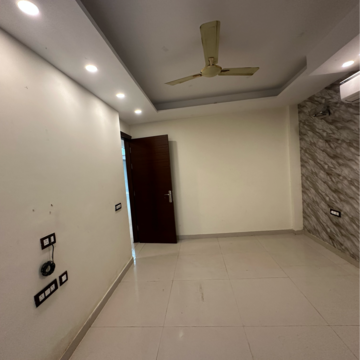Room in 4 BHK Builder Floor at Ansal Api Versalia 2, Sector 67 – for Rent