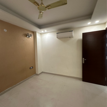 Room in 4 BHK Builder Floor at Ansal Api Versalia 2, Sector 67 – for Rent