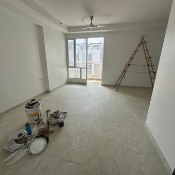 Room in 3 BHK Apartment at Sector 77 – for Rent