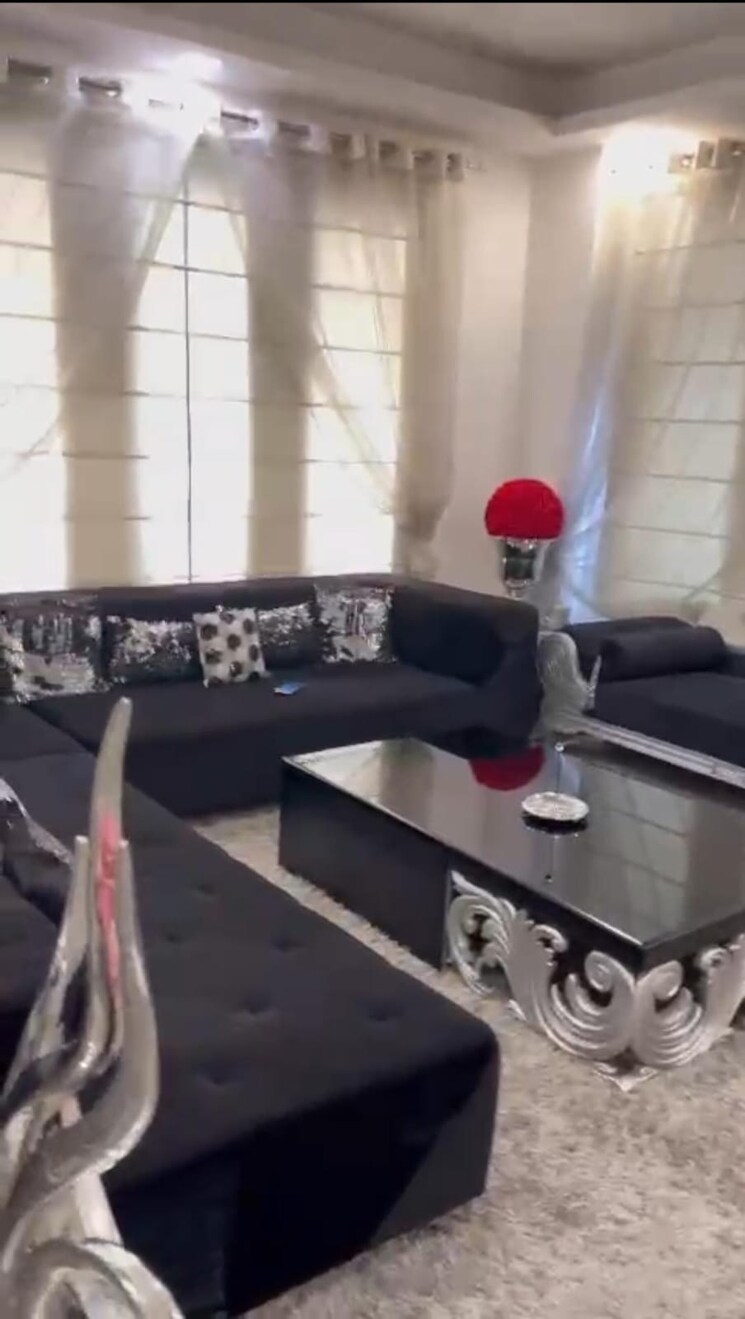 Living Room, green park extension 4 Bedroom 330 Sq.Yd. Apartment In Green Park Extension Delhi 9021930