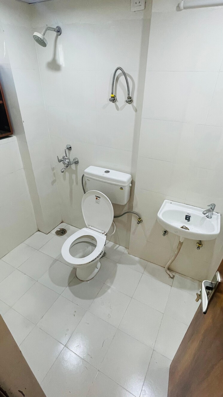 Bathroom, amolik-sankalp 3 Bedroom 851 Sq.Ft. Apartment In Sector 85 Faridabad 9021998