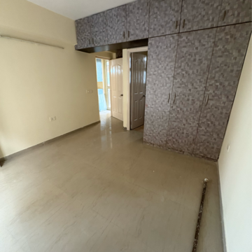 Room in 3 BHK Apartment at Piedmont Taksila Heights, Sector 37c – for Rent
