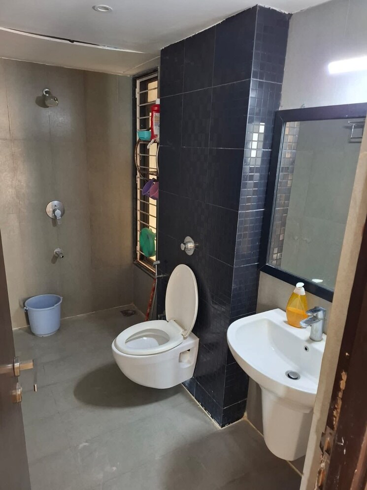 Bathroom, lodha-splendora 2 Bedroom 771 Sq.Ft. Apartment In Ghodbunder Road Thane 9022013