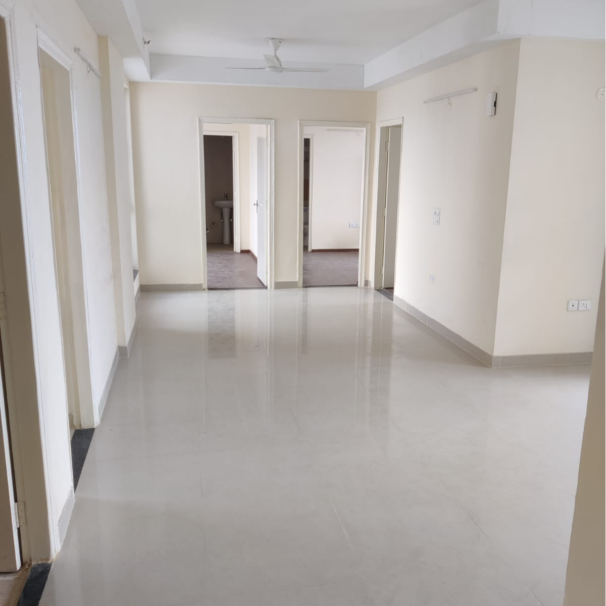 3 BHK + Servant Room Apartment For Rent in Imperia Esfera