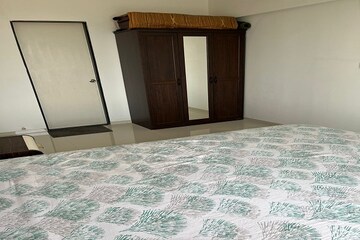 Room in 2 BHK Apartment at Mayfair The View, Vikhroli West – for Rent