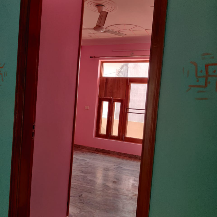 Room, sector 23 2.5 Bedroom 1200 Sq.Ft. Villa In Sector 23 Gurgaon 9022225