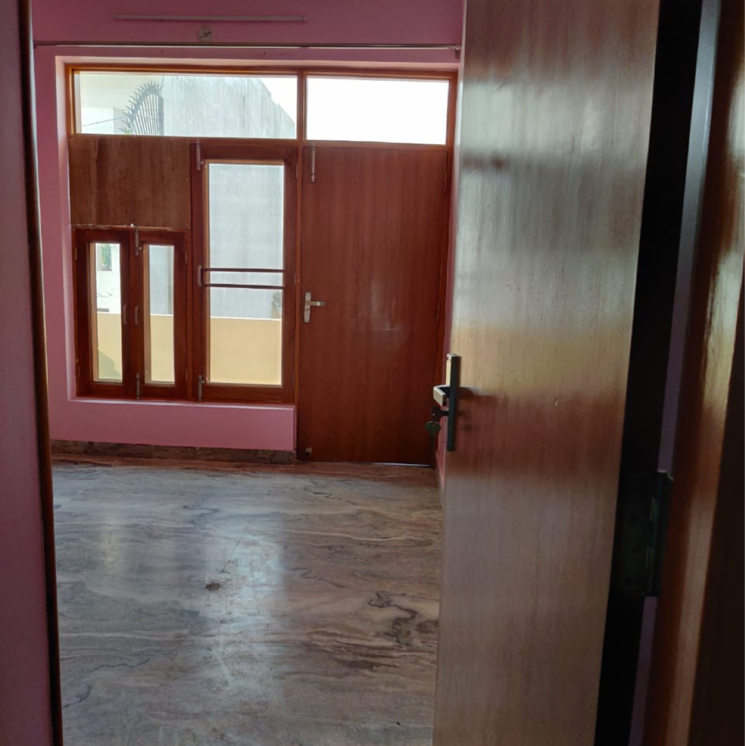 Room, sector 23 2.5 Bedroom 1200 Sq.Ft. Villa In Sector 23 Gurgaon 9022225