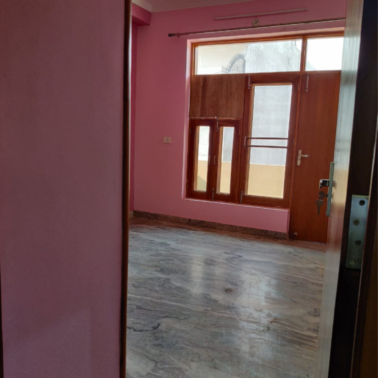 Room, sector 23 2.5 Bedroom 1200 Sq.Ft. Villa In Sector 23 Gurgaon 9022225