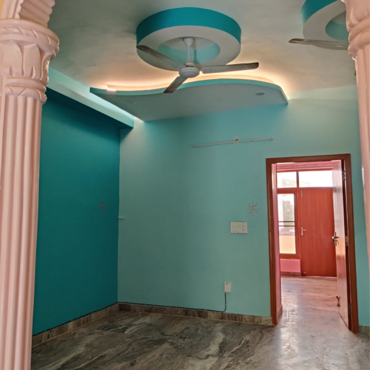 Room, sector 23 2.5 Bedroom 1200 Sq.Ft. Villa In Sector 23 Gurgaon 9022225