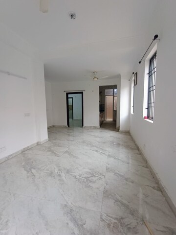 Room in 3 BHK Villa at Amrapali Leisure Valley, Tech Zone 4 Greater Noida – for Rent