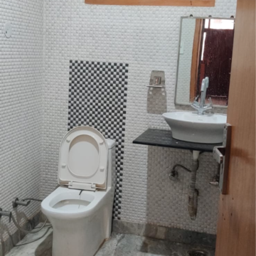 Bathroom in 2.5 BHK Villa at Sector 23 – for Rent