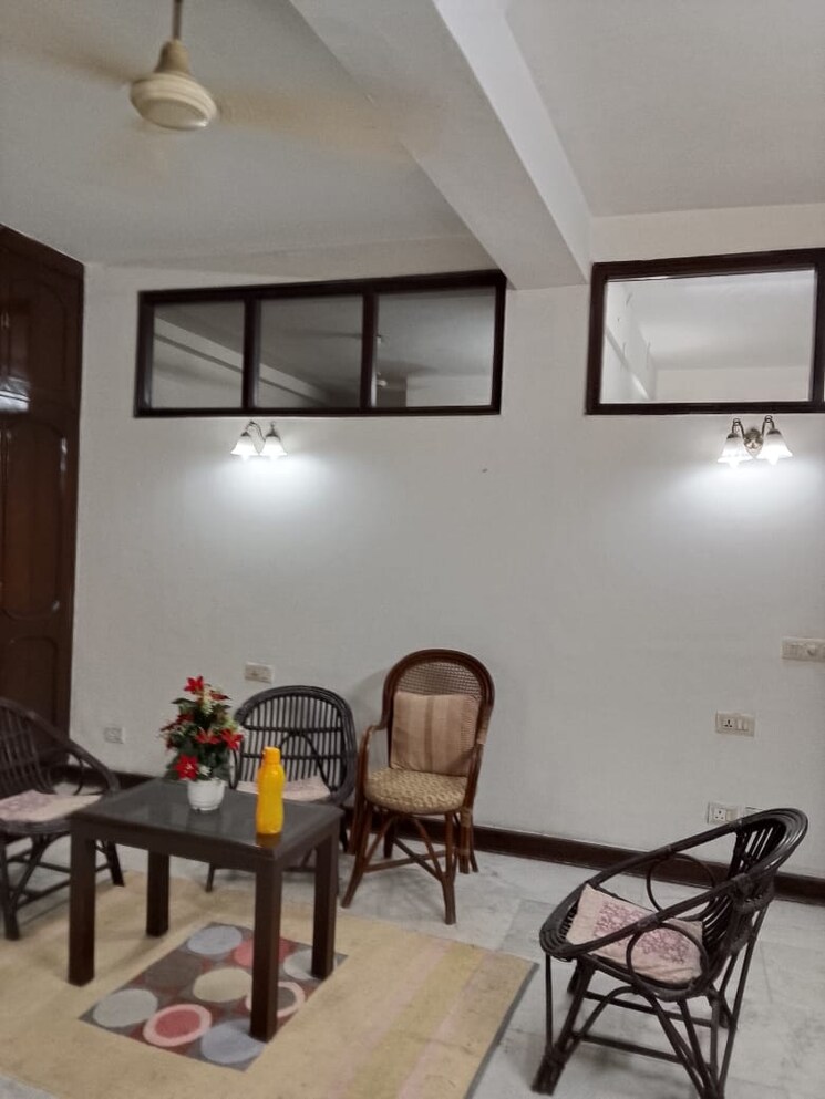 Gym, hauz khas 3 Bedroom 300 Sq.Ft. Builder Floor In Hauz Khas Delhi 9021988