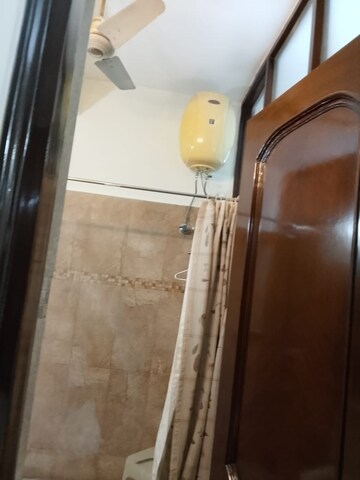 Furnished Amenities in 3 BHK Builder Floor at Hauz Khas – for Rent