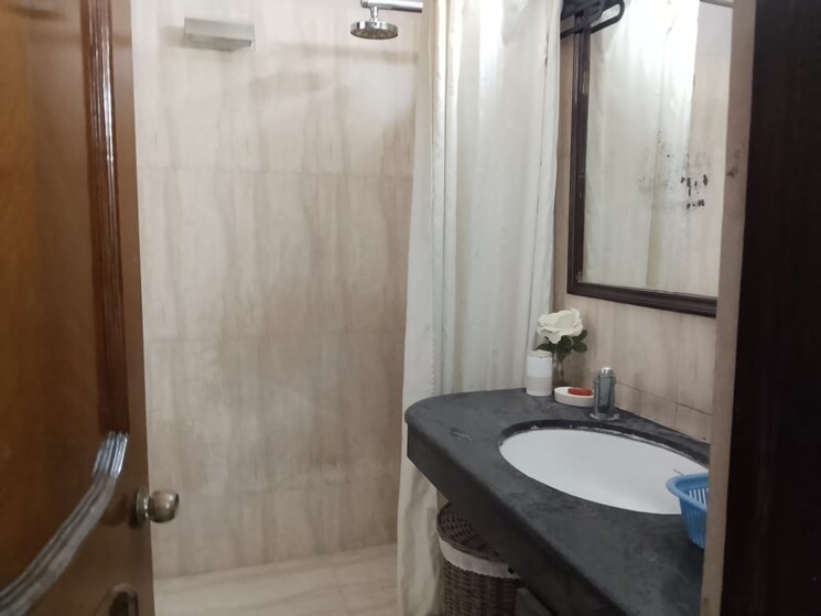Bathroom, hauz khas 3 Bedroom 300 Sq.Ft. Builder Floor In Hauz Khas Delhi 9021988