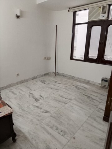 Room in 3 BHK Builder Floor at Hauz Khas – for Rent