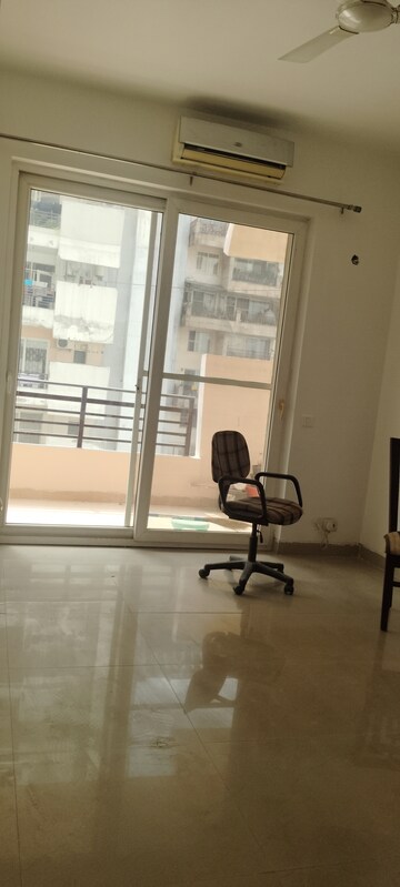 3 BHK Apartment For Rent in Puri Pranayam, Sector 82