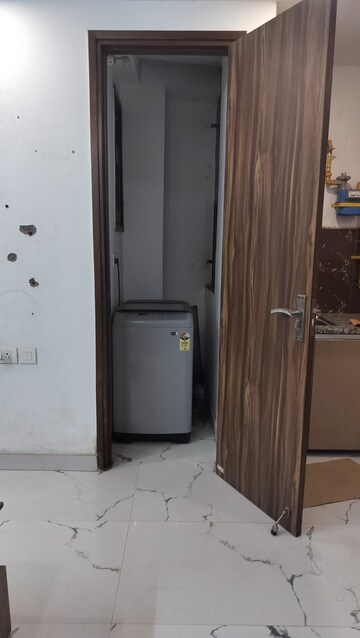 Furnished Amenities in 1 BHK Builder Floor at Saket – for Rent