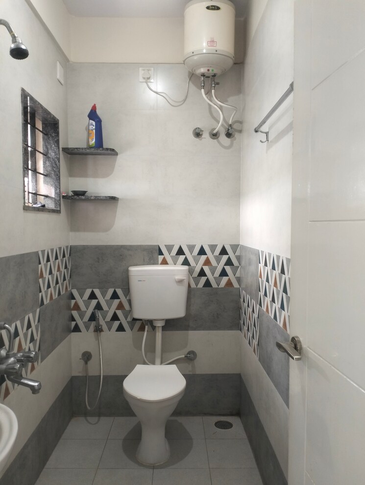 Bathroom, hsr layout 2 Bedroom 1000 Sq.Ft. Builder Floor In Hsr Layout Bangalore 9022067