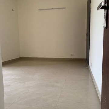 Room in 3 BHK Apartment at Ramprastha City The Atrium, Sector 37d – for Rent