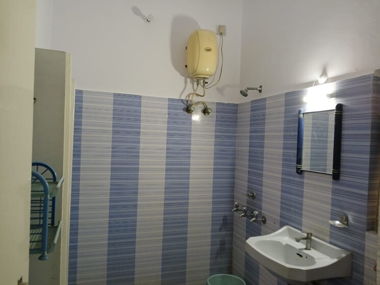 Bathroom, lekhraj-palace 1 Bedroom 500 Sq.Ft. Independent House In Indira Nagar Lucknow 9022125