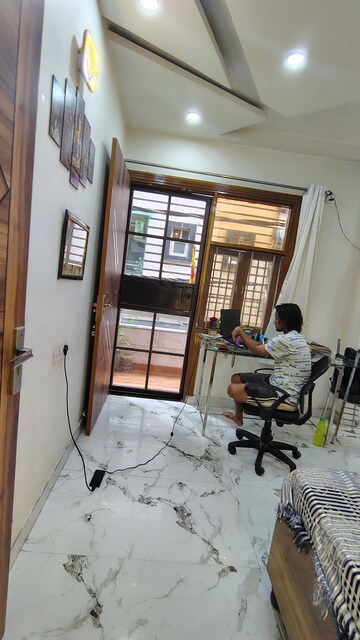 Team Area in 3 BHK Builder Floor at Dwarka Mor – for Rent